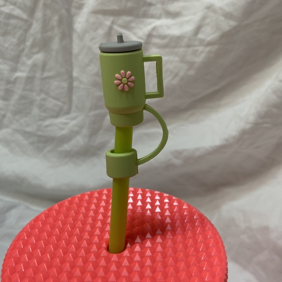 SHEIN green pack of 2 silicone straw cover cap for Stanley Cup. Straw toppers. - Picture 3 of 15